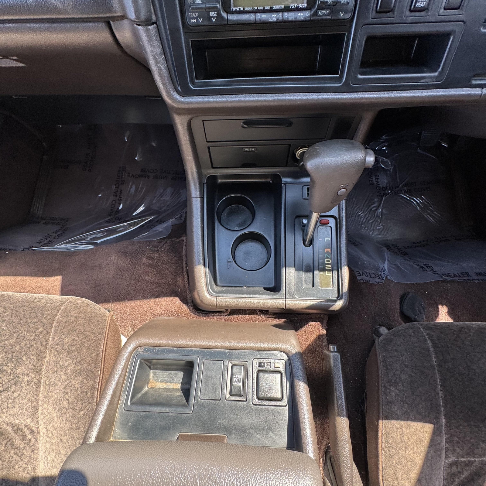 Toyota-Hiace-1995-Minivan-22