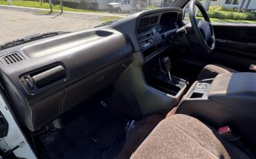 Toyota-Hiace-1995-Minivan-23