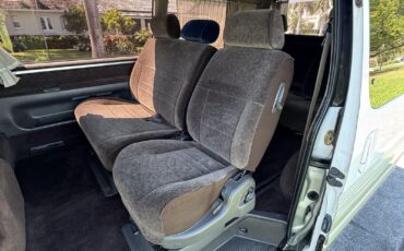 Toyota-Hiace-1995-Minivan-24