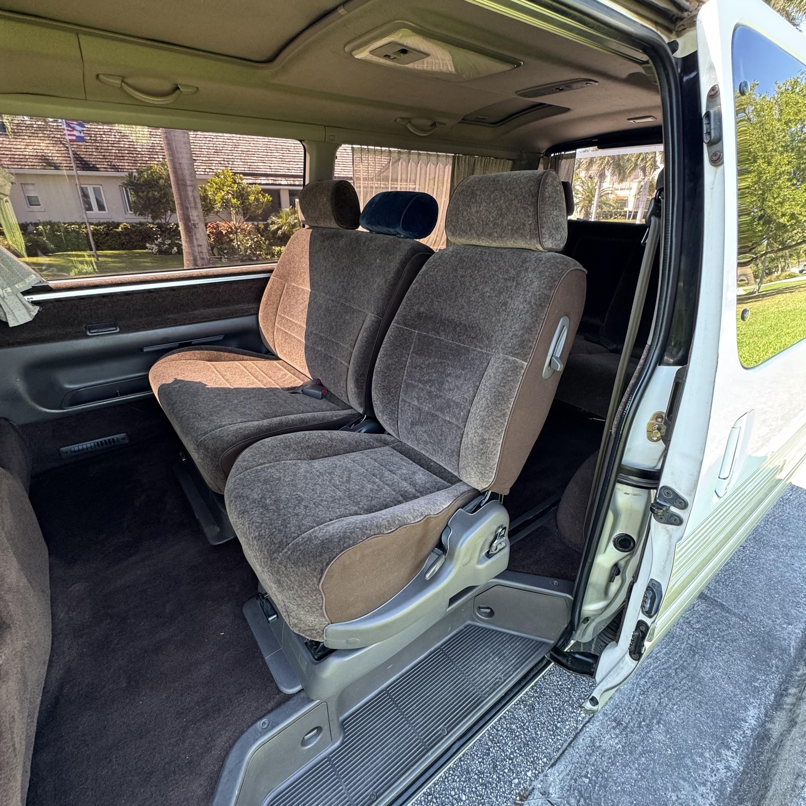 Toyota-Hiace-1995-Minivan-24