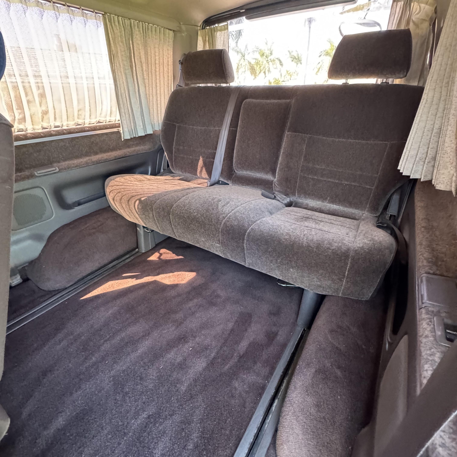 Toyota-Hiace-1995-Minivan-25