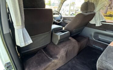 Toyota-Hiace-1995-Minivan-26