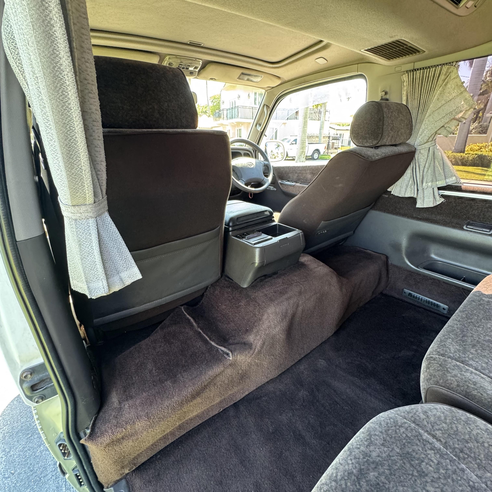 Toyota-Hiace-1995-Minivan-26