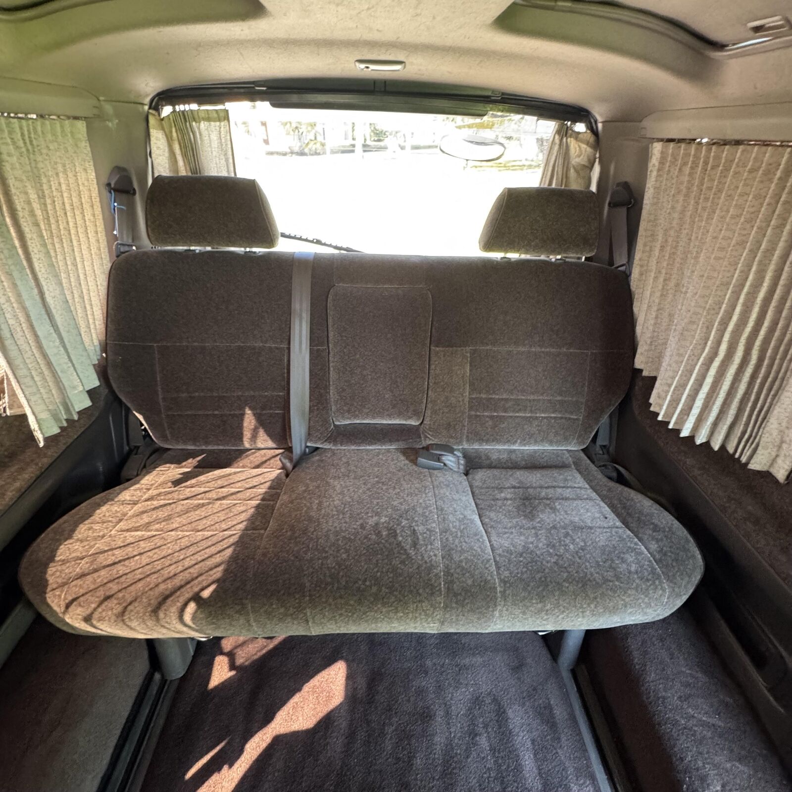 Toyota-Hiace-1995-Minivan-28