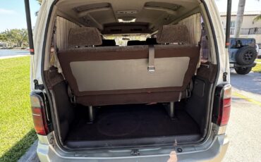 Toyota-Hiace-1995-Minivan-32