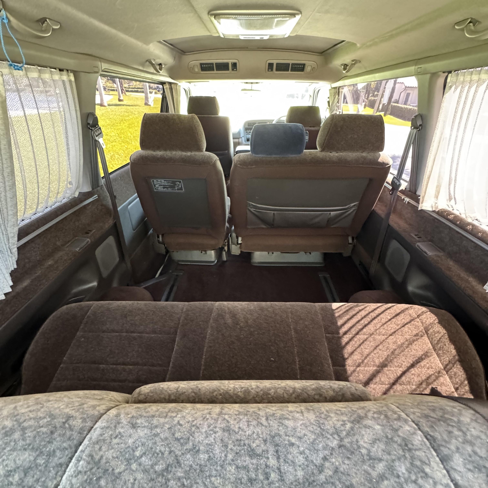 Toyota-Hiace-1995-Minivan-34