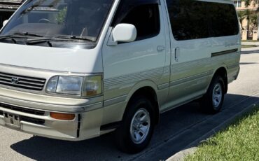 Toyota-Hiace-1995-Minivan-4