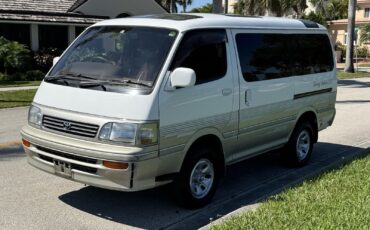 Toyota-Hiace-1995-Minivan-5