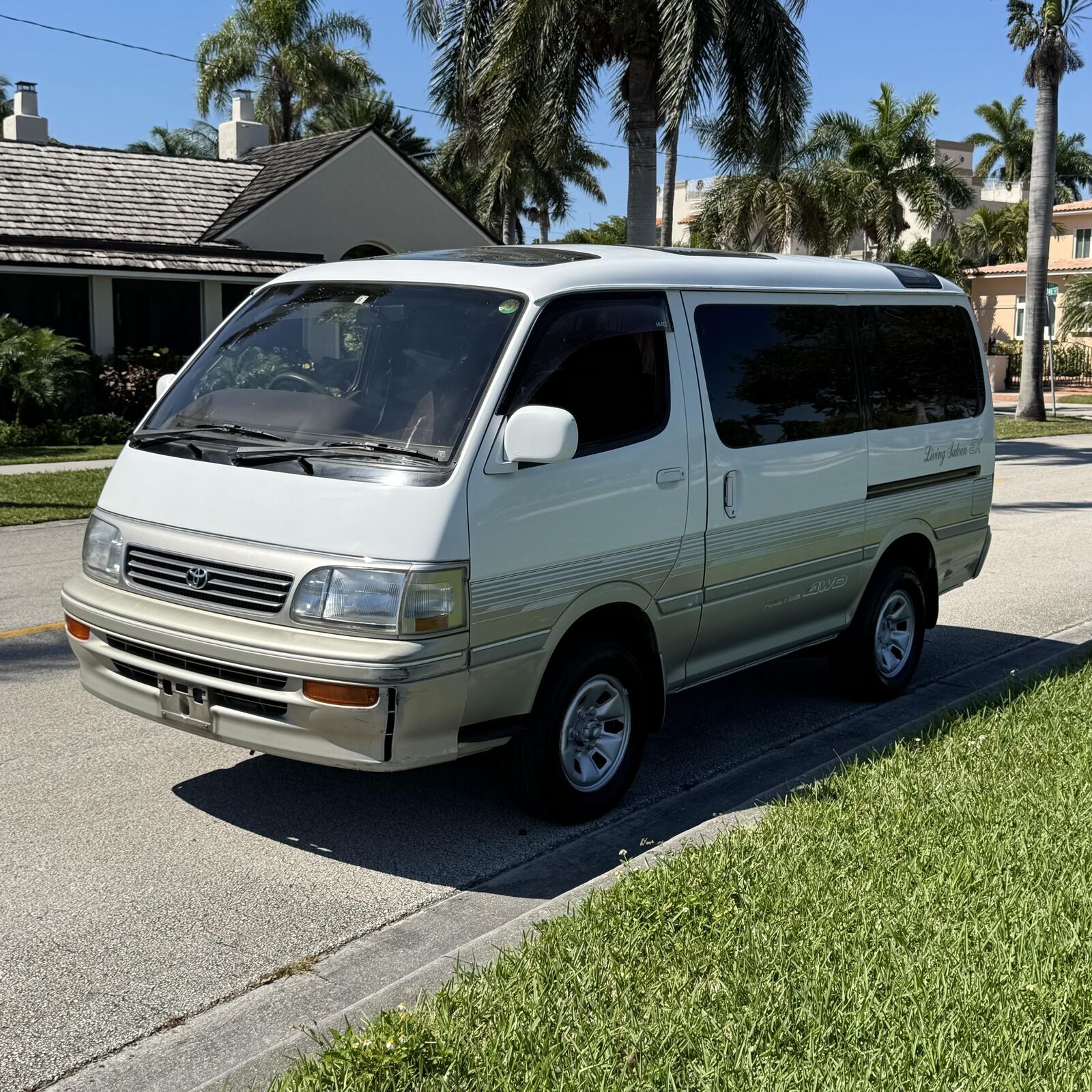 Toyota-Hiace-1995-Minivan-5