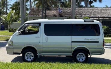 Toyota-Hiace-1995-Minivan-6