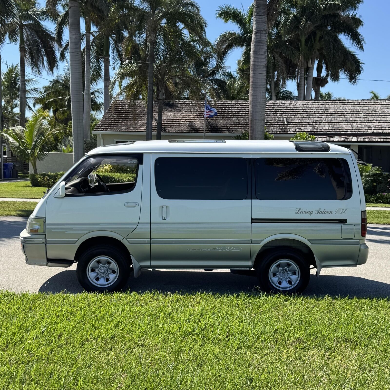 Toyota-Hiace-1995-Minivan-6