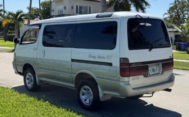 Toyota-Hiace-1995-Minivan-7