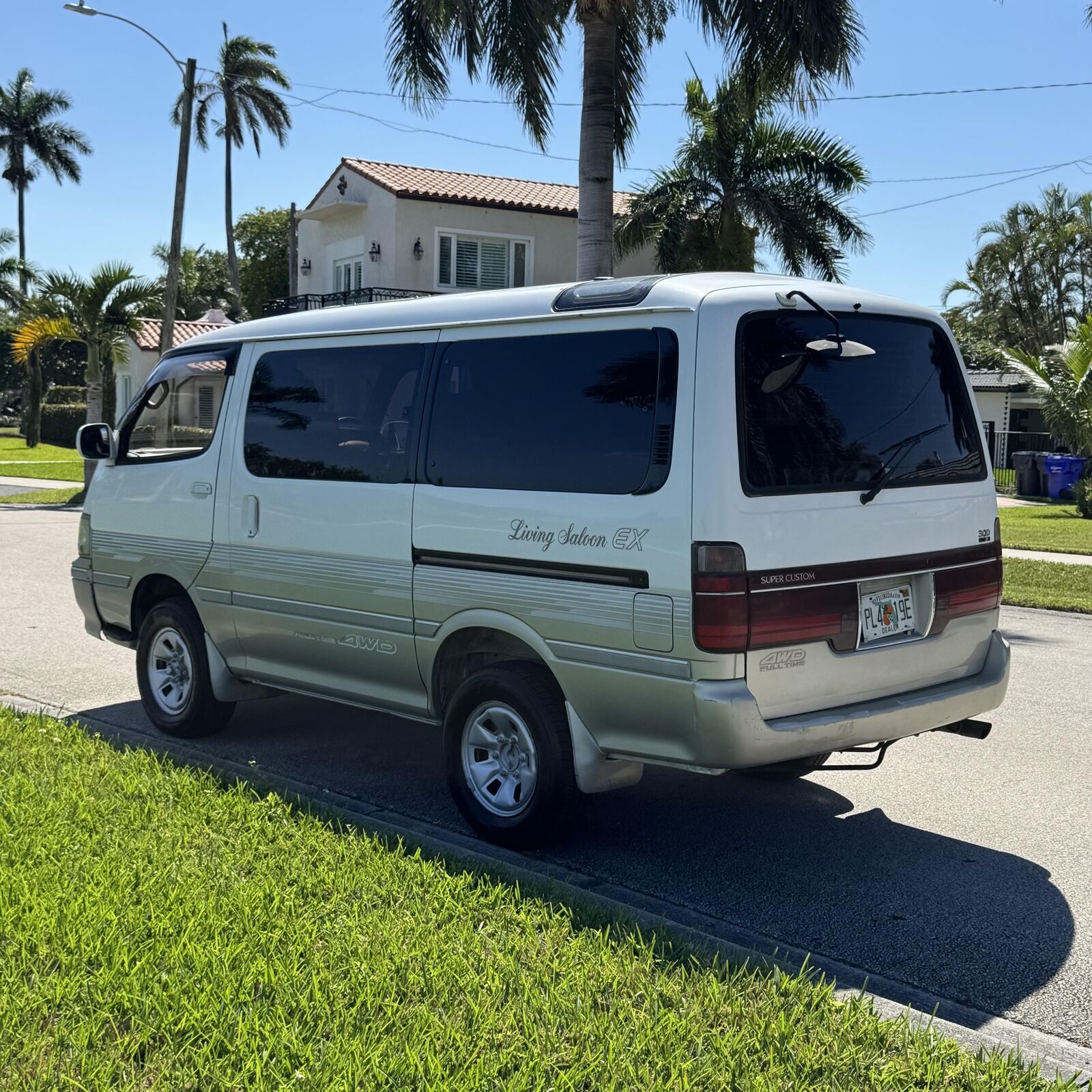 Toyota-Hiace-1995-Minivan-7