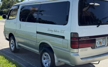 Toyota-Hiace-1995-Minivan-8