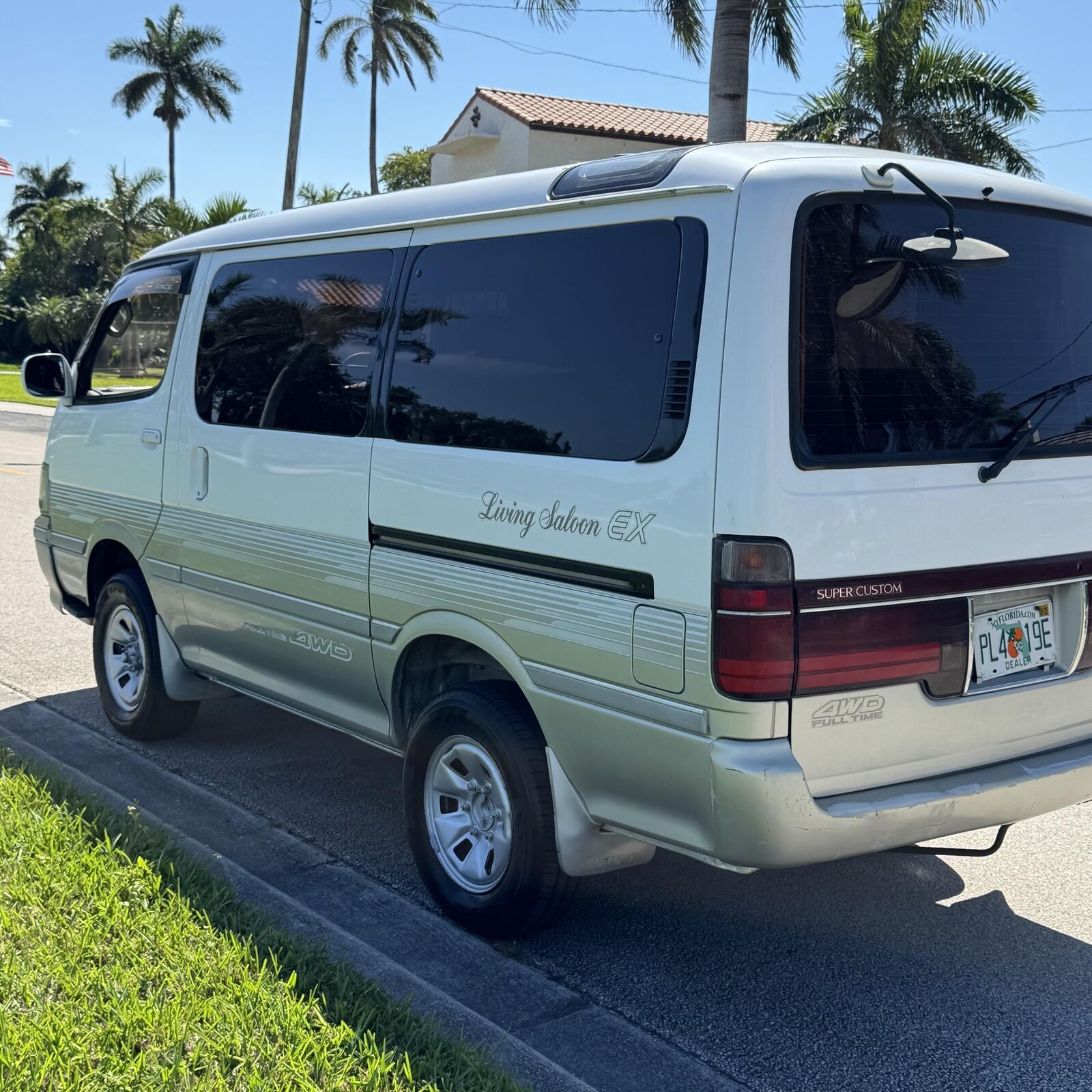 Toyota-Hiace-1995-Minivan-8