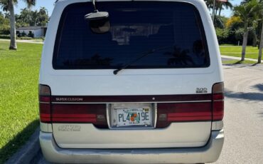 Toyota-Hiace-1995-Minivan-9