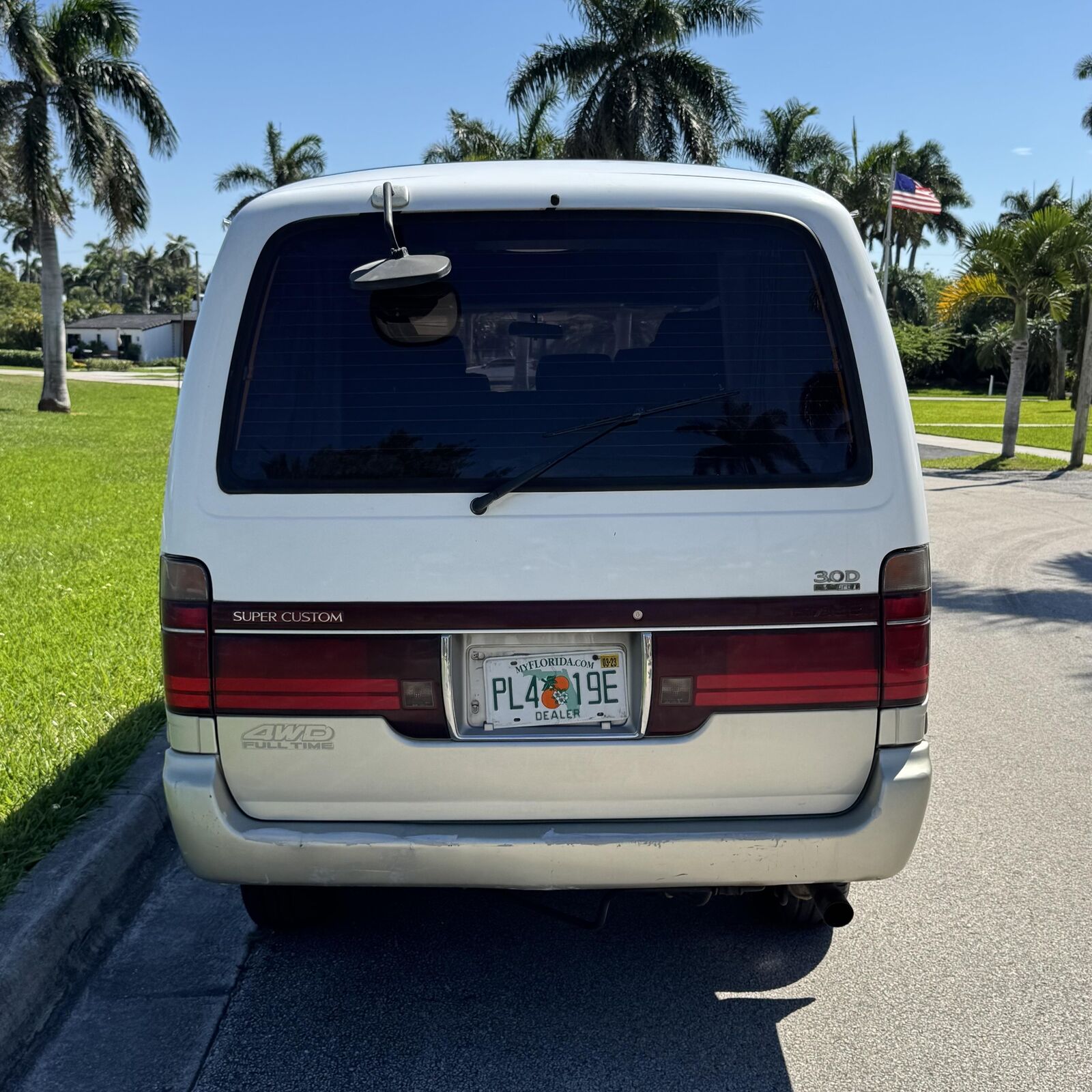Toyota-Hiace-1995-Minivan-9