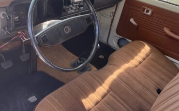 Toyota-Hilux-1979-SUV-11