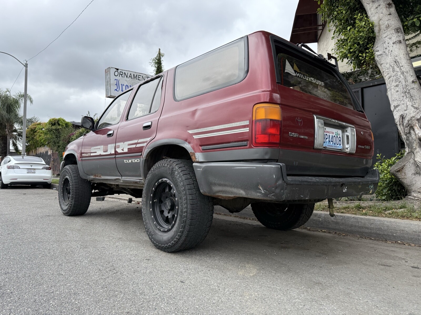 Toyota-Hilux-Surf-1990-1