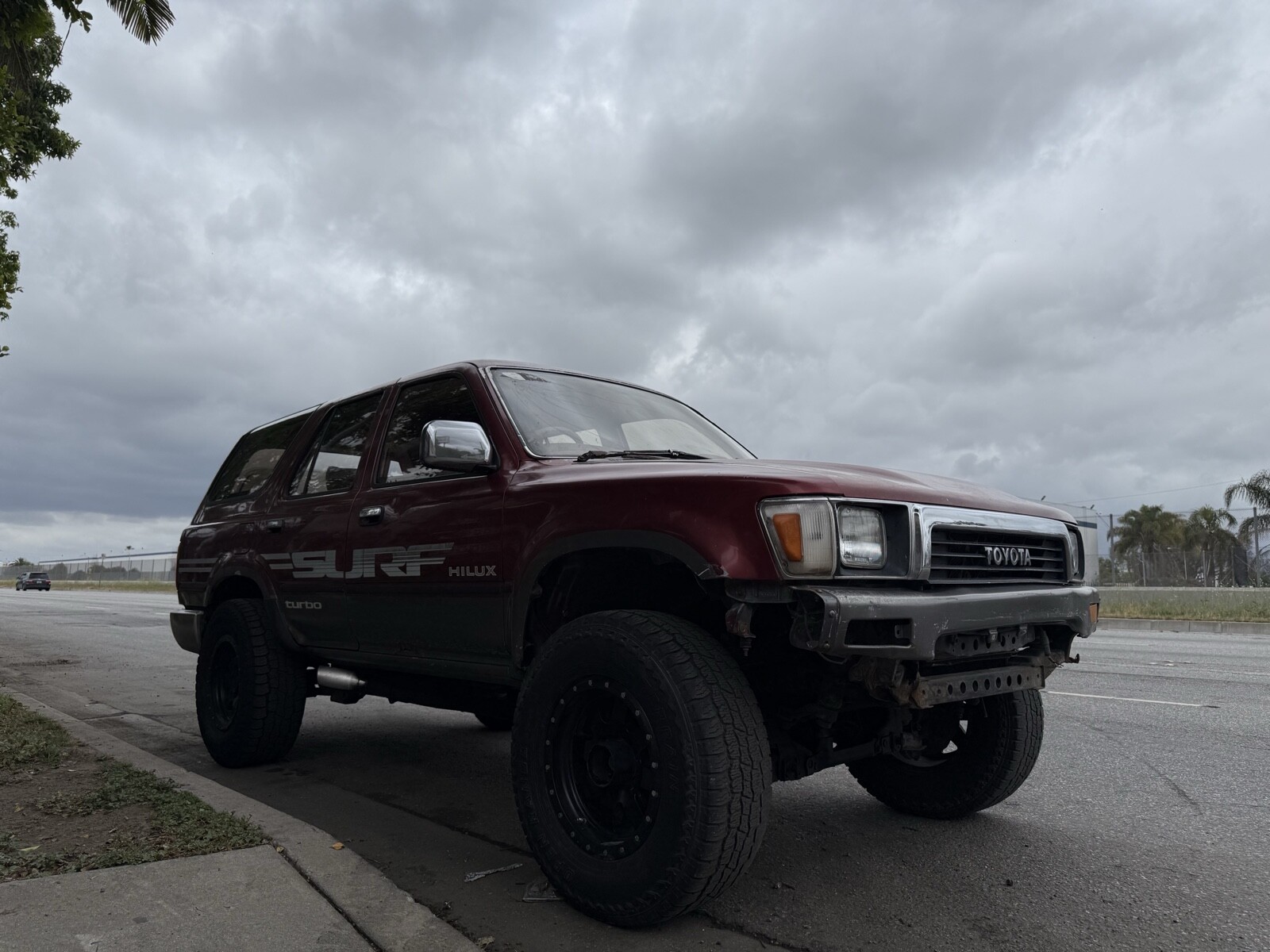 Toyota-Hilux-Surf-1990-3
