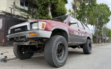 Toyota-Hilux-Surf-1990