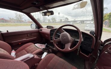 Toyota-Hilux-Surf-1990-4