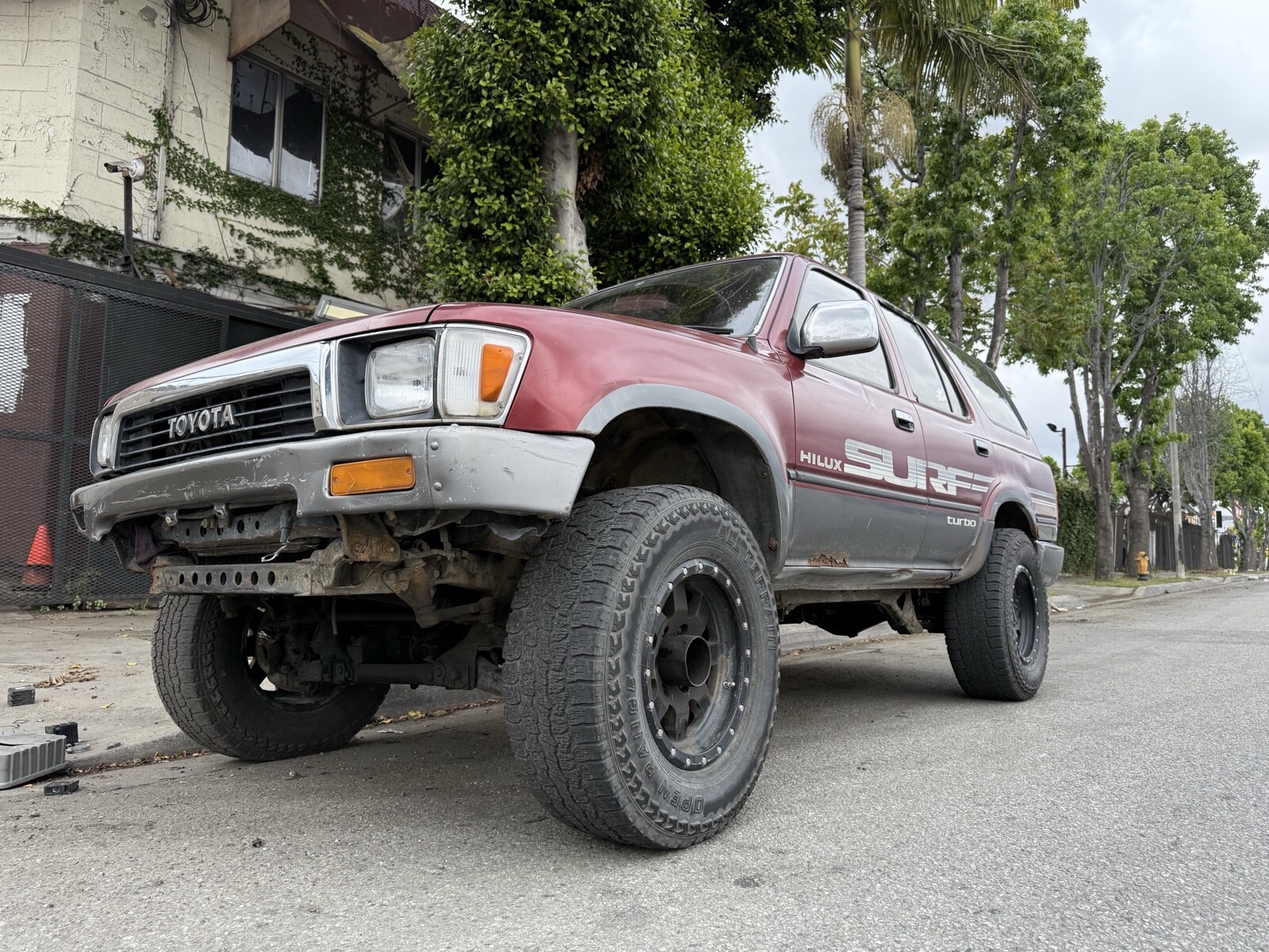 Toyota-Hilux-Surf-1990