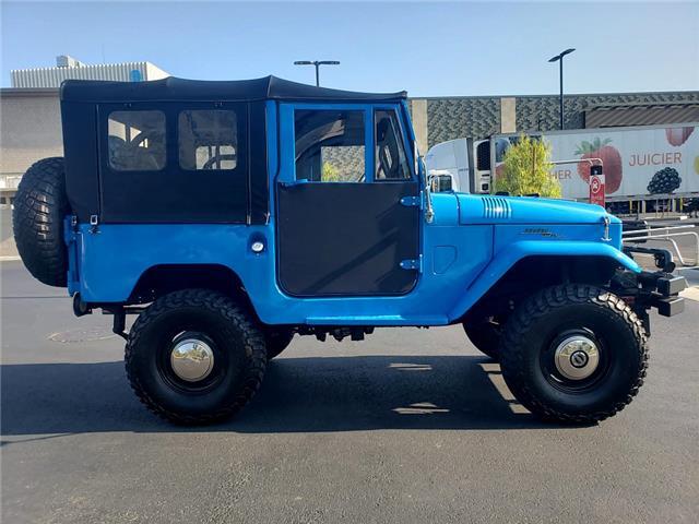 Toyota-Land-Cruiser-1965-SUV-10