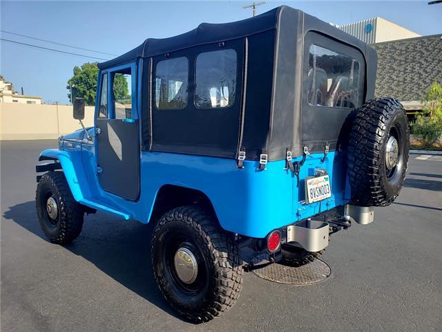 Toyota-Land-Cruiser-1965-SUV-16