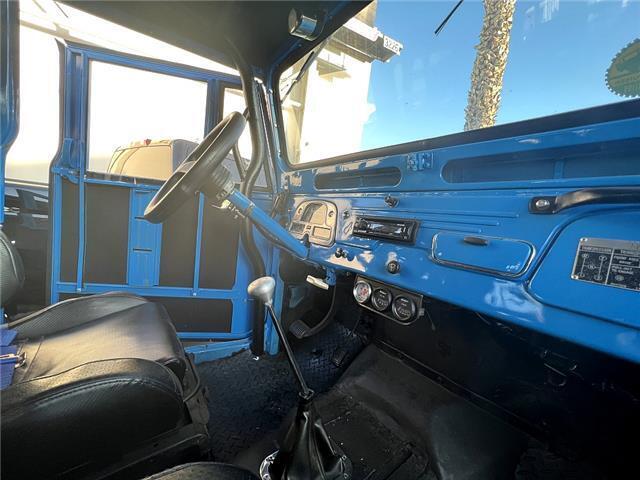 Toyota-Land-Cruiser-1965-SUV-2
