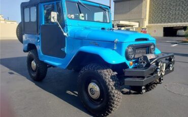 Toyota-Land-Cruiser-1965-SUV-3