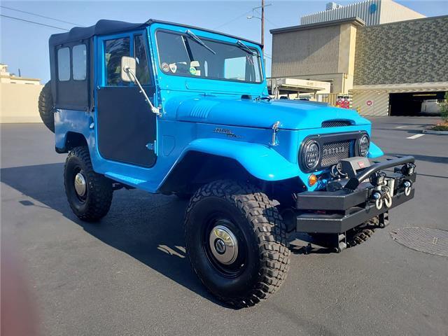 Toyota-Land-Cruiser-1965-SUV-3