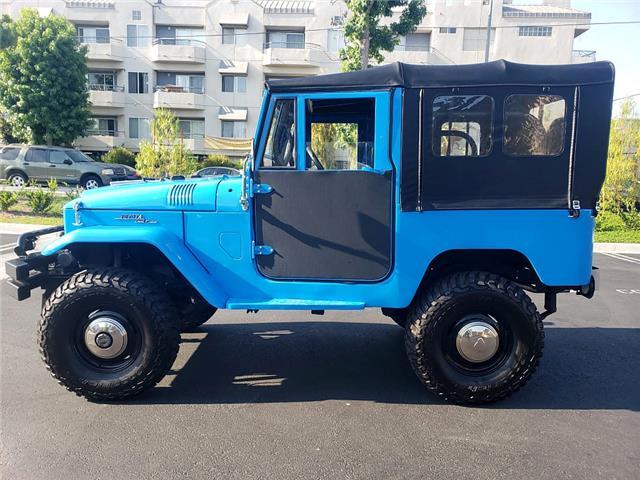 Toyota-Land-Cruiser-1965-SUV-7