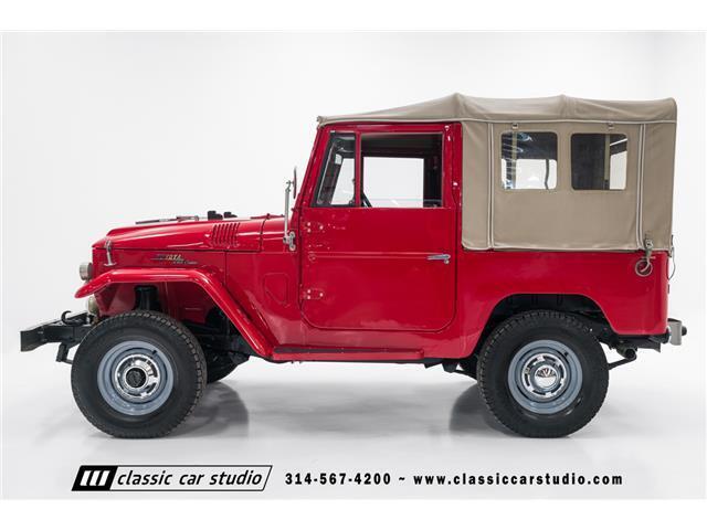 Toyota-Land-Cruiser-1968-SUV-24