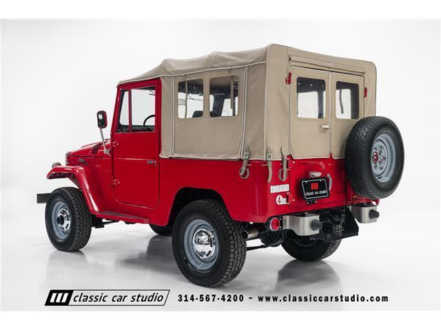Toyota-Land-Cruiser-1968-SUV-31