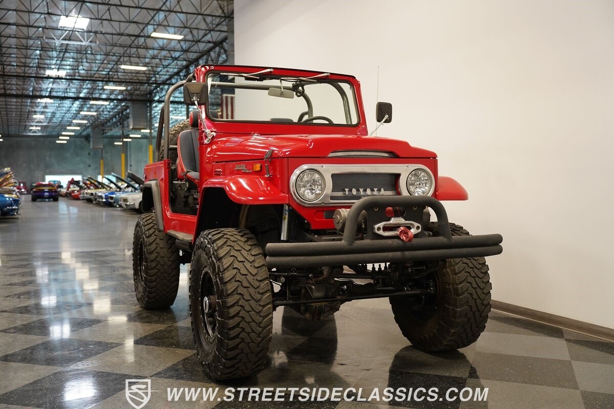 Toyota-Land-Cruiser-1972-SUV-14