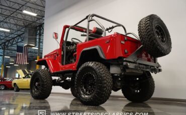 Toyota-Land-Cruiser-1972-SUV-23