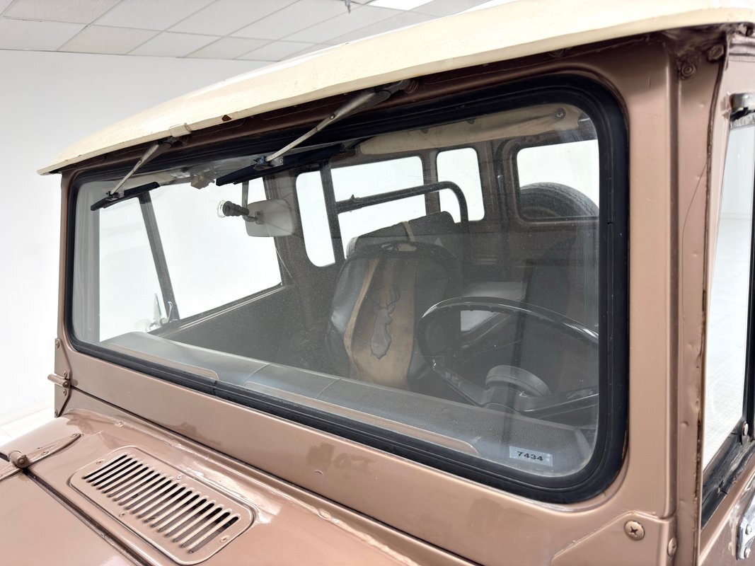 Toyota-Land-Cruiser-1973-SUV-13
