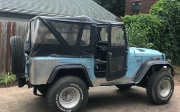 Toyota-Land-Cruiser-1973-SUV-16