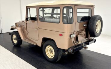 Toyota-Land-Cruiser-1973-SUV-2