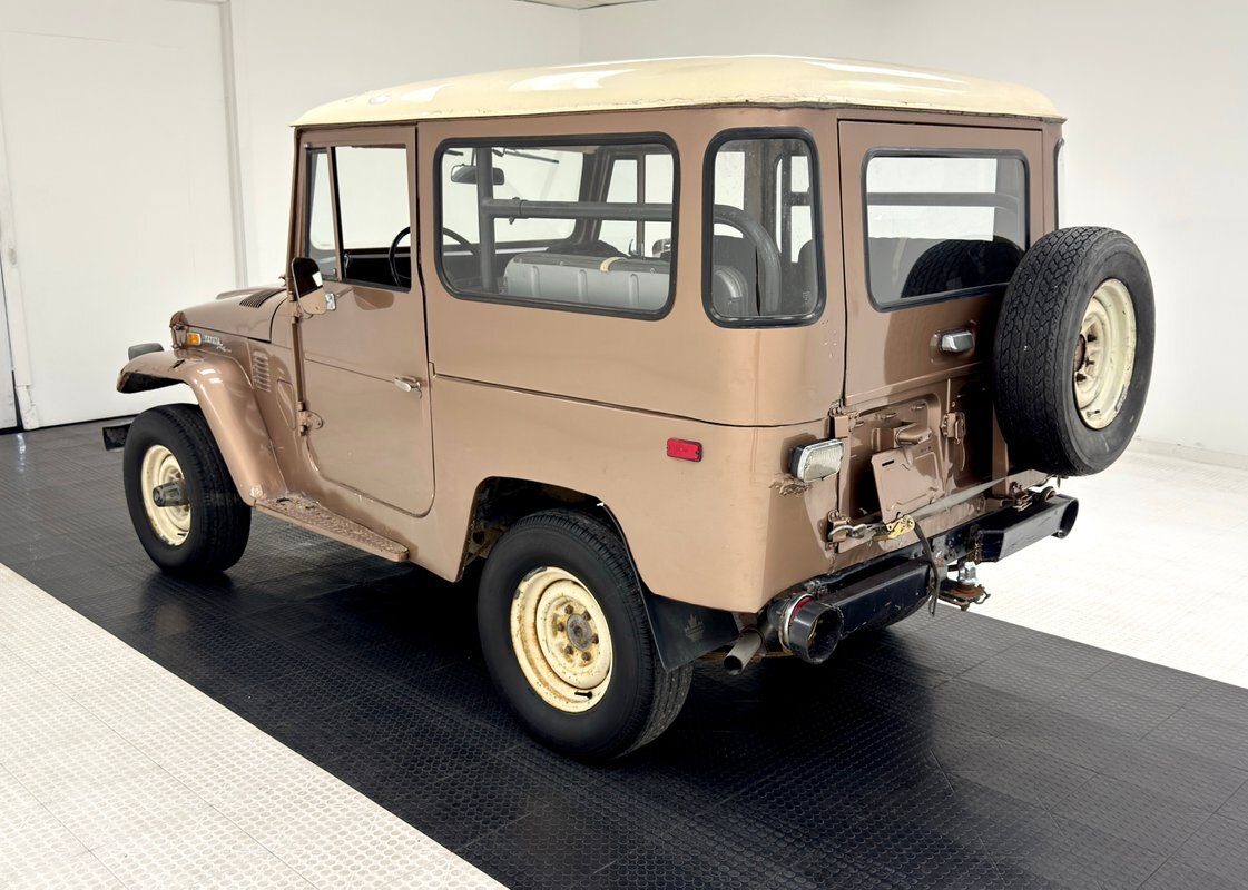 Toyota-Land-Cruiser-1973-SUV-2