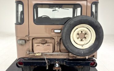 Toyota-Land-Cruiser-1973-SUV-3