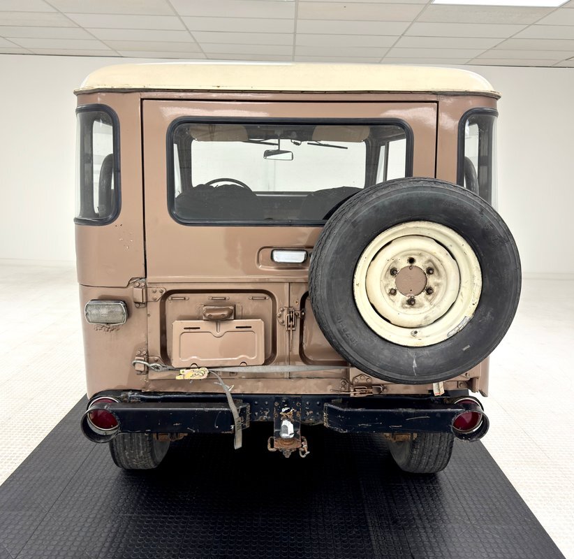 Toyota-Land-Cruiser-1973-SUV-3