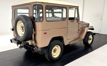 Toyota-Land-Cruiser-1973-SUV-4