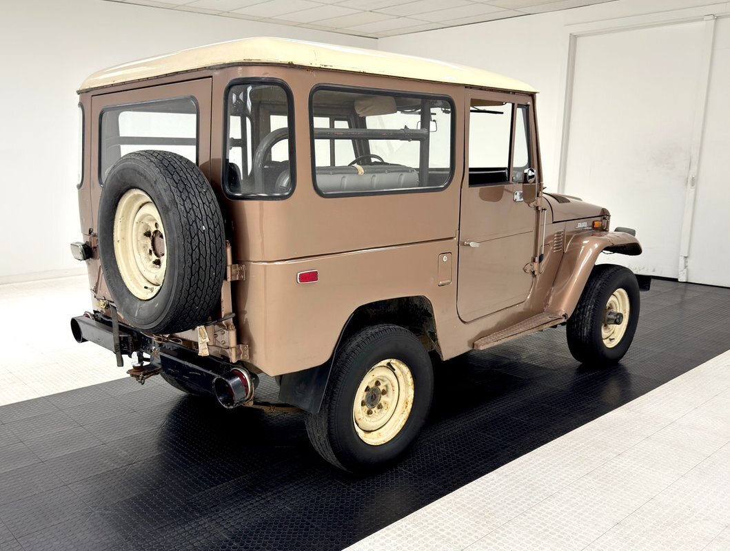 Toyota-Land-Cruiser-1973-SUV-4