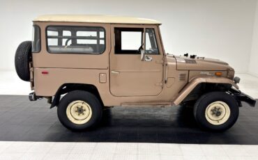 Toyota-Land-Cruiser-1973-SUV-5