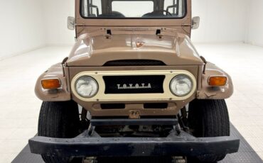 Toyota-Land-Cruiser-1973-SUV-7