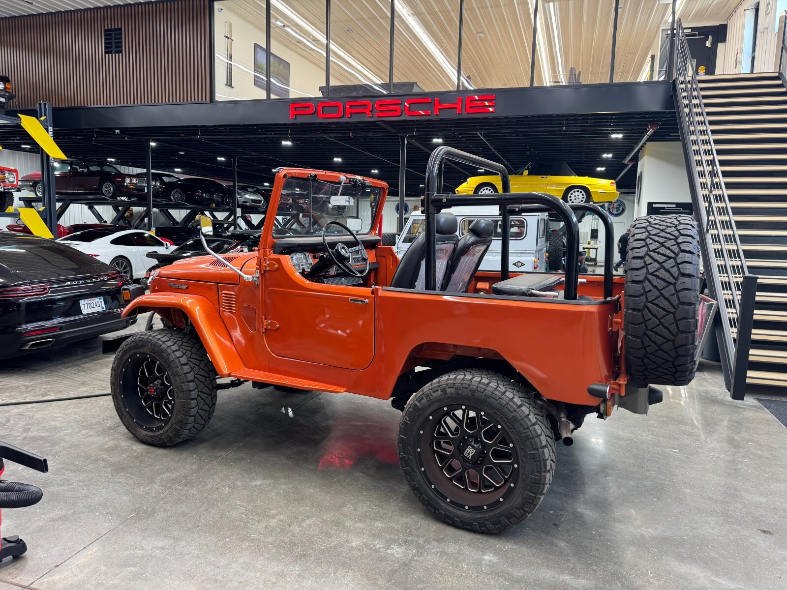 Toyota-Land-Cruiser-1975-Convertible-2