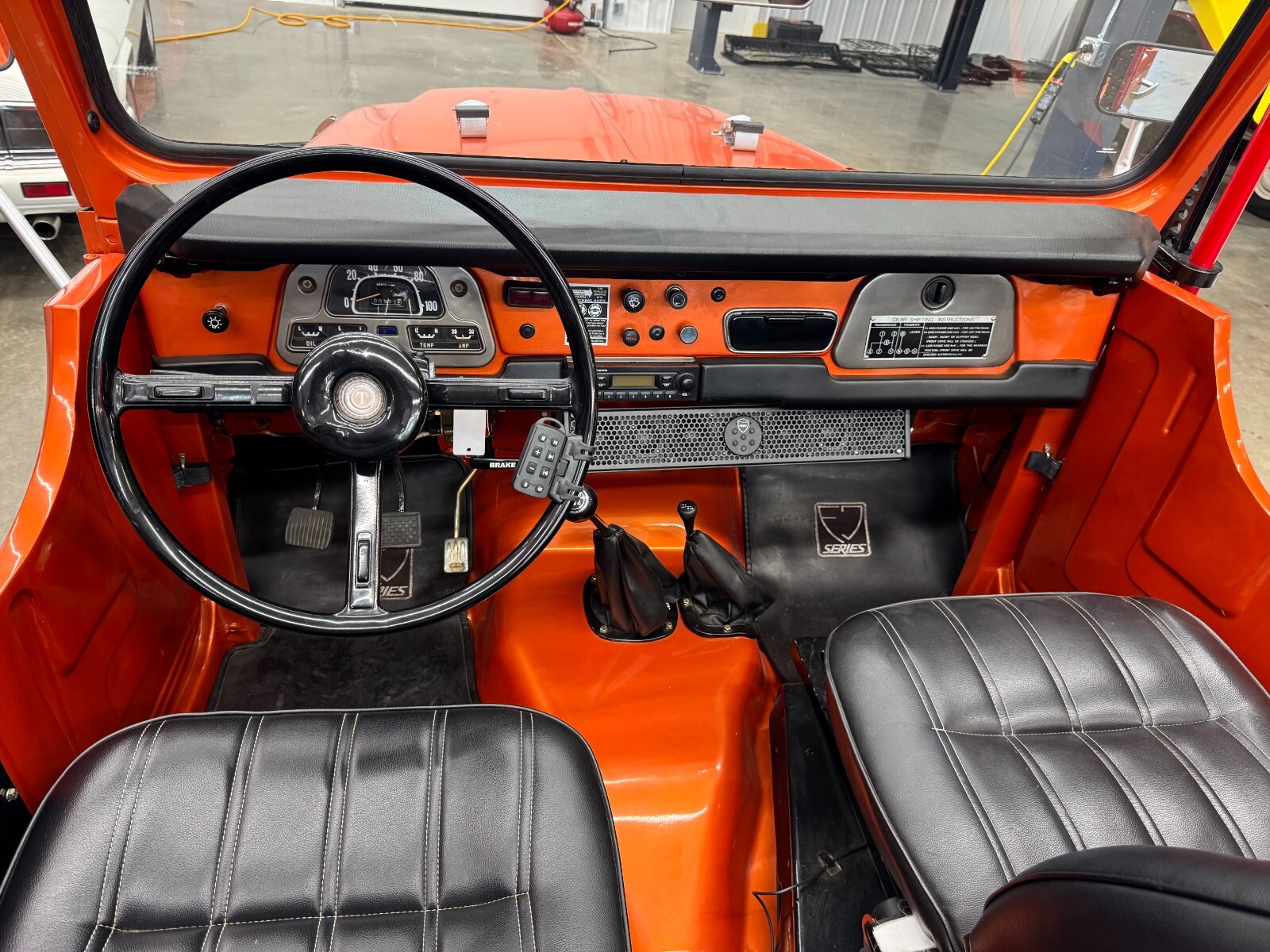 Toyota-Land-Cruiser-1975-Convertible-7