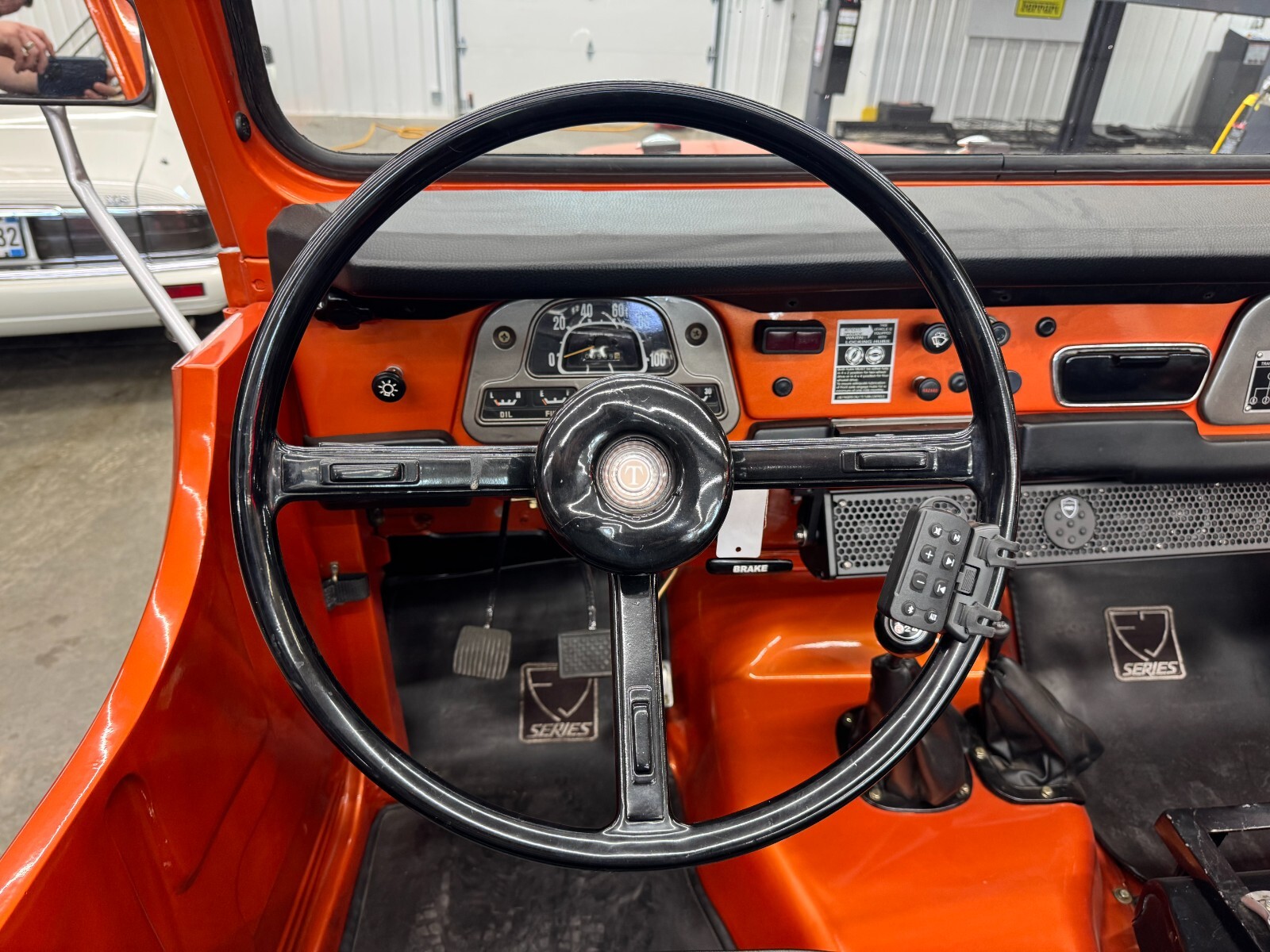Toyota-Land-Cruiser-1975-Convertible-8